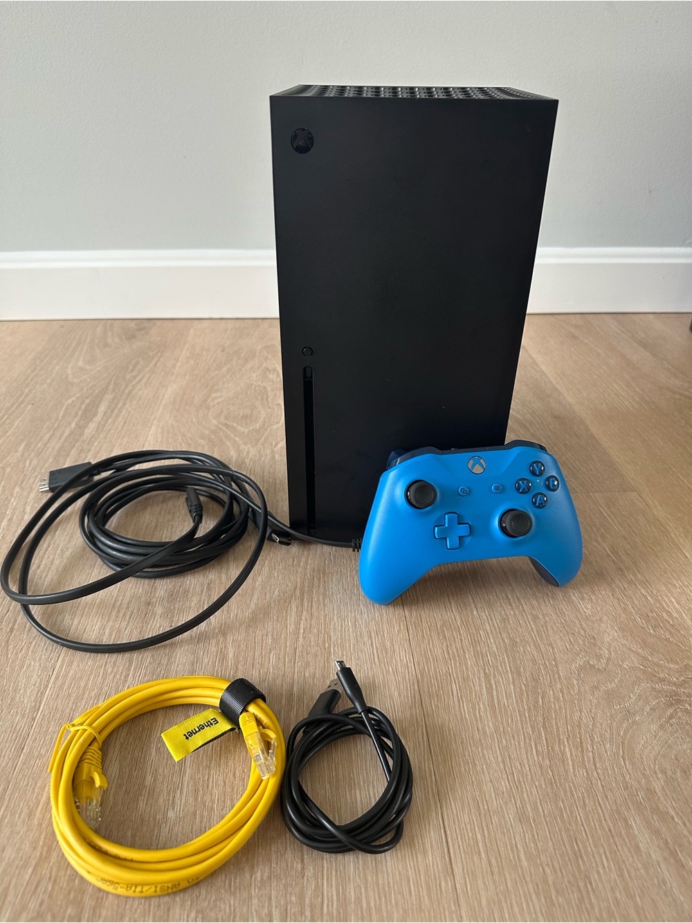 Xbox Series X (model 1882) w/ Wireless Controller